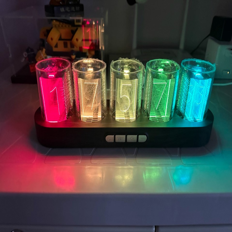 Horloge numérique à tubes Nixi - Desk Setup Tech avis et prix